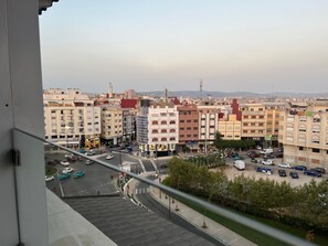 المنطقة المحيطة بالمنشأة