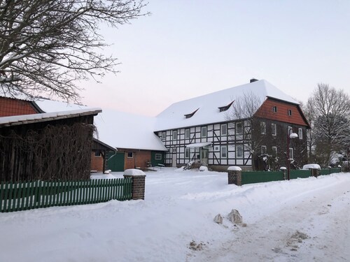 Apartment over 2 floors, with yard+garden+parking space, ideal f. Vacationers with child and / or cone