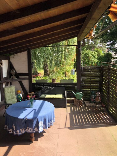 Apartment over 2 floors, with yard+garden+parking space, ideal f. Vacationers with child and / or cone