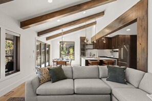 Smart TV, fireplace, stereo, offices