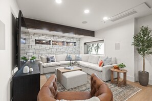 Smart TV, fireplace, stereo, offices - Gorgeous Remodel | 2 King Suites | 3-Min Walk to Park City Ski Lifts (Park City)