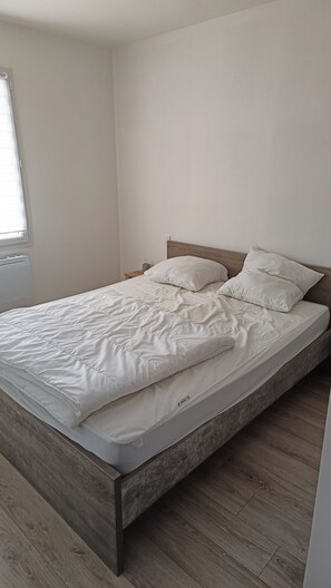 2 bedrooms, iron/ironing board