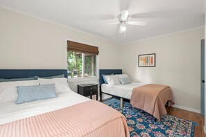4 Schlafzimmer, Bügeleisen/Bügelbrett, WLAN, Bettwäsche