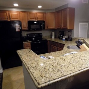 Blender, cookware/dishes/utensils, kitchen islands - Club wyndham bonnet creek (Orlando)