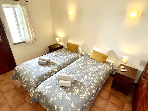 House | 2 bedrooms, iron/ironing board
