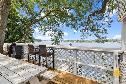 NEW! Dave's Last Resort Lakeside - Long Stay Discount - Comfy Cabin 5