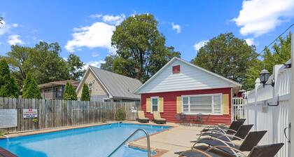 NEW! Dave's Last Resort Poolside - Long Stay Discount - Relaxing Cabin 3