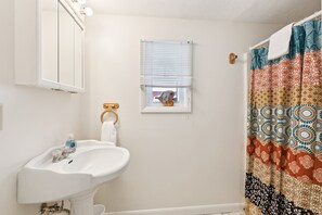 Dusche, Haartrockner, Handtücher