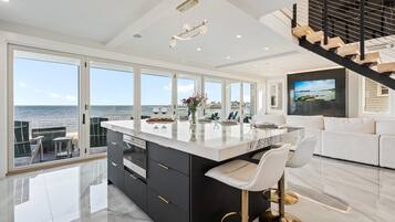 House, Multiple Beds, Patio, Ocean View (Crescent’s Pearl) | Interior