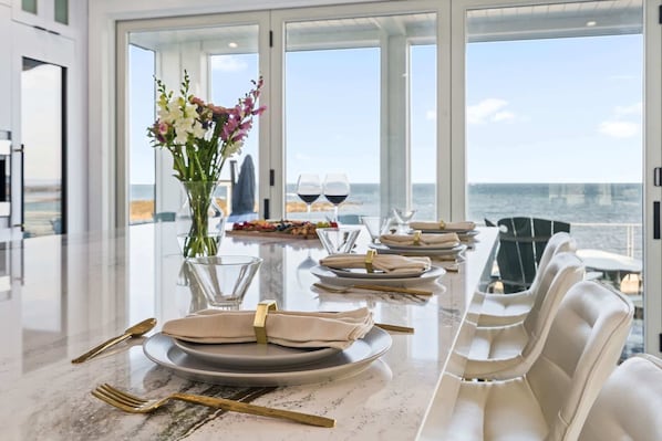 Casa, várias camas, varanda, vista para o oceano (Crescent’s Pearl) | Opções para refeição
