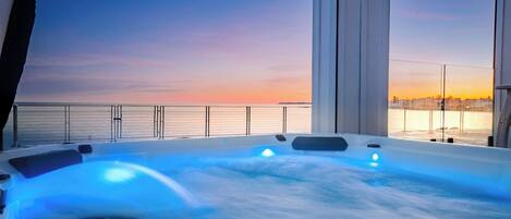 Indoor spa tub