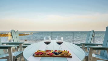 House, Multiple Beds, Patio, Ocean View (Crescent’s Pearl) | Outdoor dining