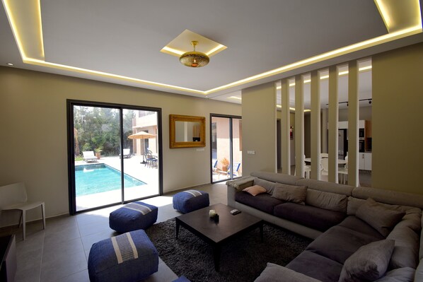 Smart TV, video games, music library, stereo - Villa Mogajorelle Luxury and Calm (Essaouira)