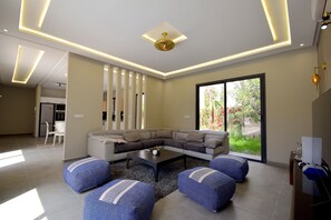 Smart TV, video games, music library, stereo - Villa Mogajorelle Luxury and Calm (Essaouira)