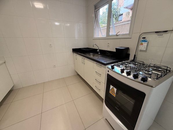 Fridge, microwave, oven, coffee/tea maker