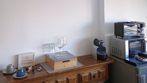 A modern kitchen with a flat-screen TV mounted on the wall, a wooden countertop, and a coffee machine. - Perfect room for two INDEPENDENT (Albacete)