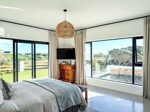 2 bedrooms, iron/ironing board, Internet, bed sheets