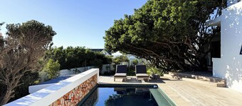 Charming 2-Bedroom Home in St Francis Bay, Overlooking the Links Golf Course