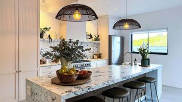 Microones, forn, placa de cuina i rentaplats