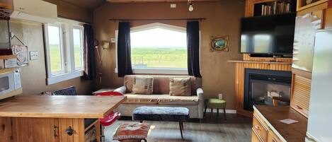 Smart TV, fireplace