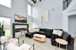 Smart TV, fireplace