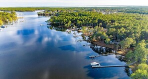 Marina - Cozy house with deep water private dock (Oriental)