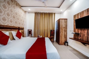Desk, laptop workspace, free WiFi - Hotel Almond (Zirakpur)