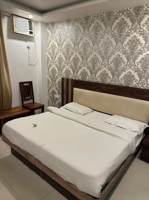 Deluxe Double Room, City View | Desk, free WiFi
