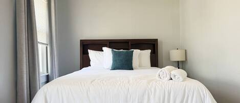 2 bedrooms, iron/ironing board, WiFi, bed sheets