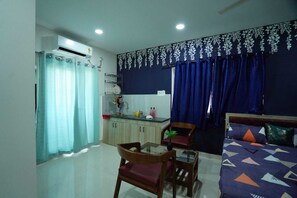 8 chambres, fer et planche à repasser, Wi-Fi, draps fournis