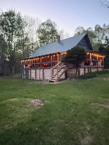 Rustic Cozy 2-bedroom w/ loft Log Cabin in Island Falls surrounded by wildlife
