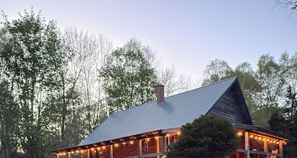 Rustic Cozy 2-bedroom w/ loft Log Cabin in Island Falls surrounded by wildlife