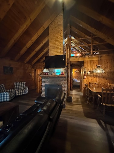 Rustic Cozy 2-bedroom w/ loft Log Cabin in Island Falls  surrounded by wildlife