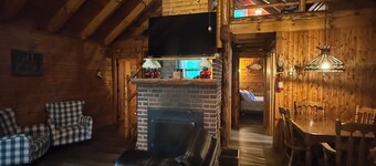 Rustic Cozy 2-bedroom w/ loft Log Cabin in Island Falls  surrounded by wildlife