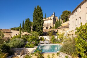 Outdoor pool - La Maison des Jardins (Gigondas)