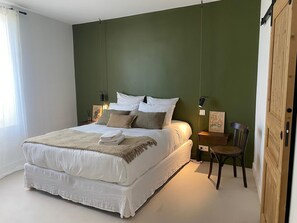 Quadruple Room | In-room safe, free WiFi - La Maison des Jardins (Gigondas)