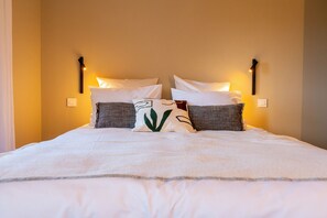 Double Room, Valley View | In-room safe, free WiFi - La Maison des Jardins (Gigondas)