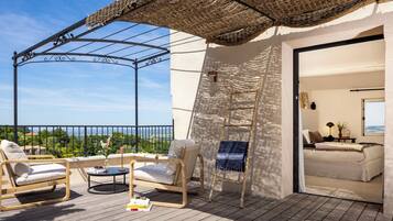 Habitación doble, vistas a la piscina | Caja fuerte y wifi gratis