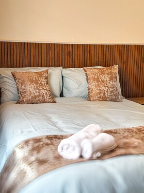 4 habitaciones, tabla de planchar con plancha y wifi gratis 