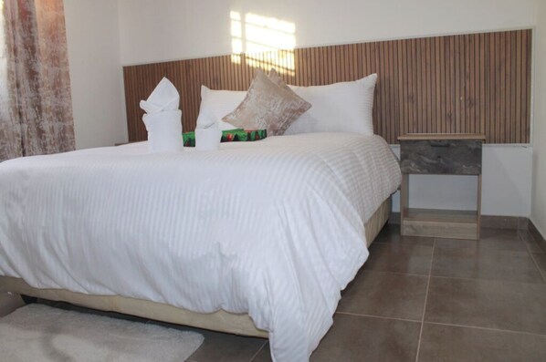 4 bedrooms, iron/ironing board, Internet, bed sheets