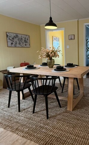 Dining - Lake Breeze Cottage.
One block from the lake, walking distance to downtown! (Sheboygan)