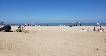 Lake Breeze Cottage.
One block from the lake, walking distance to downtown!