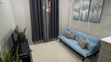 Una Smart TV, un reproductor estéreo