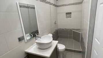 Toallas, jabón y papel higiénico