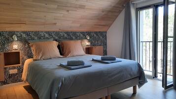 4 chambres, fer et planche Ă  repasser, lit parapluie, draps fournis