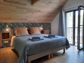 4 chambres, fer et planche à repasser, lit parapluie, draps fournis