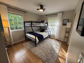 4 chambres, fer et planche à repasser, Wi-Fi, draps fournis