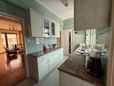 Brilliant 4-bedroom and 2.5 bathrooms apartment with AC in Kowloon Tong