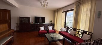 Brilliant 4-bedroom and 2.5 bathrooms apartment with AC in Kowloon Tong