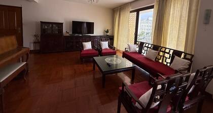 Brilliant 4-bedroom and 2.5 bathrooms apartment with AC in Kowloon Tong